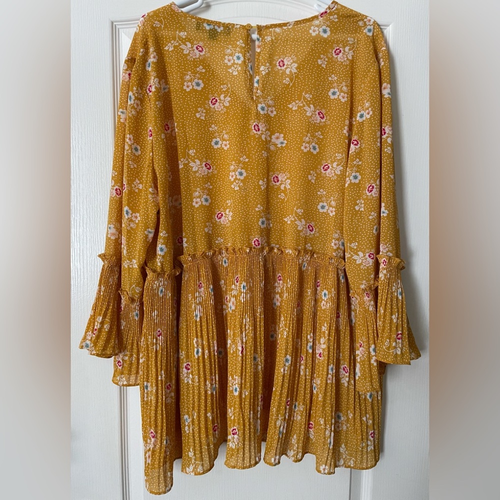 NWOT Suzanne Betro Blouse with 3/4” Sleeves - Picture 2 of 5